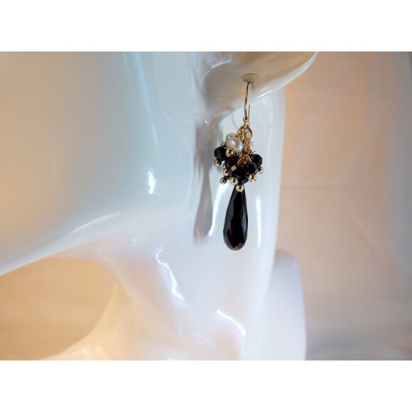 Black Spinel - White Fresh Water Pearl Gold Beaded Earrings - Picture 5 of 6